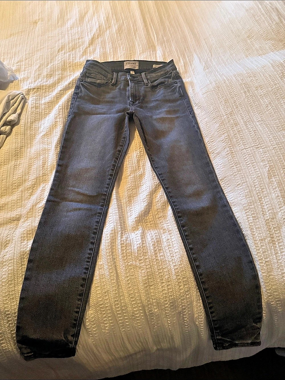 FRAME Le Skinny de Jeanne Skinny Jeans in Black